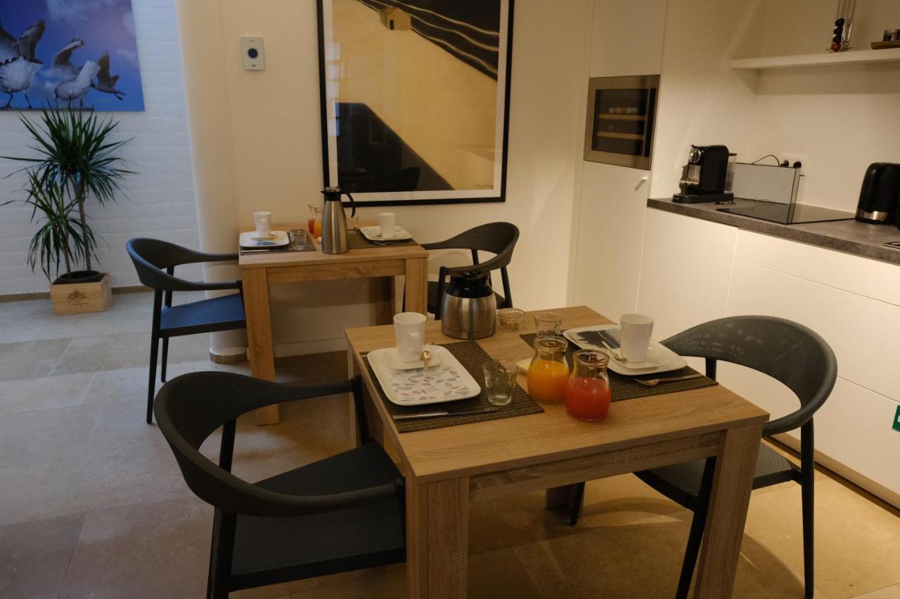 & Leon Bed & Breakfast Ostend